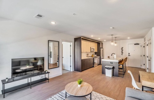 Pendleton Apartment | Luxury 3-Bed Pool Gym Walk to Casino/OTR