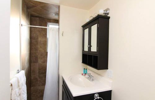 Medford Apartment | Luxury 3 Bedroom, 20 min to Boston, 15min Encore