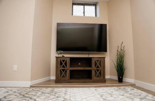 Medford Apartment | Luxury 3 Bedroom, 20 min to Boston, 15min Encore