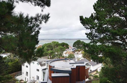 Sandbanks Apartment | Luxury 3bd penthouse with roof terrace and hot tub