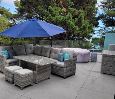 Sandbanks Apartment | Luxury 3bd penthouse with roof terrace and hot tub