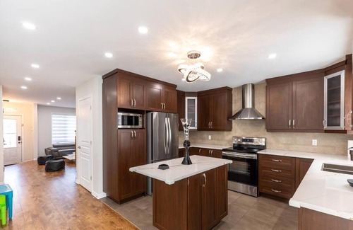 L'Ile-Bizard House | Luxury 3BR 7gst free parking 4 Pet friendly Monthly