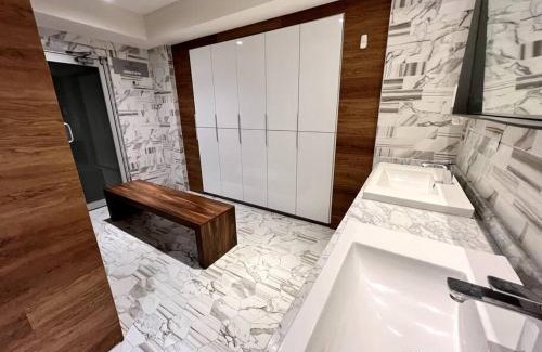 Angelopolis Apartment | Luxury 3BR Apartment w Pool, Spa & Stunning Views