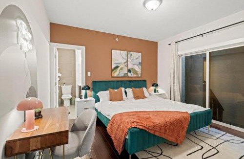 Fairmount Apartment | Luxury 3BR Rooftop Retreat , Walk to MET and Metro! Free Parking