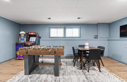 Lemont House | Luxury 3BR with Game Room