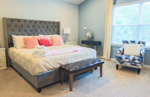 Wessex Square Other | Luxury 3King 4FullSize GameRoom FencedYard Grill 5-SmartTV Safe&Quiet Area