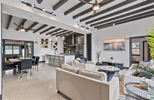 Indian Beach Sapphire Shores House | Luxury 4/3 home by Downtown, the bay and the Keys