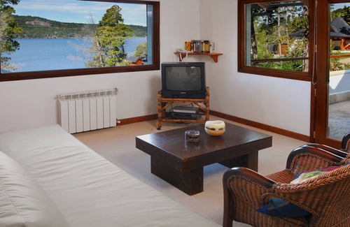 San Carlos de Bariloche House | Luxury 4 Bedroom House with Hot Tub HV6