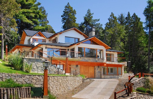 San Carlos de Bariloche House | Luxury 4 Bedroom House with Hot Tub HV6