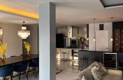 Cainta Apartment | Luxury 4 Bedroom Apartment
