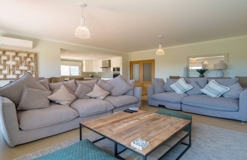 Atalaia House | Luxury 4 Bedroom Detached Villa on Boavista Golf Resort, Lagos