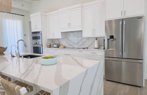 Treasure Cay House | Luxury 4 bedroom home on Ocean Blvd w/private access to the beach. Sleeps 14