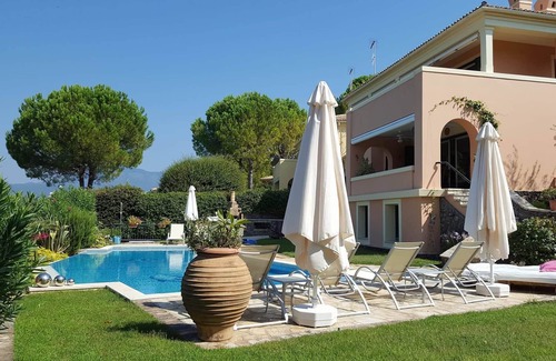 Limni Villa | Luxury 4 Bedroom Villa 'Still Waters' | KOMMENO | 'Prestige Collection'