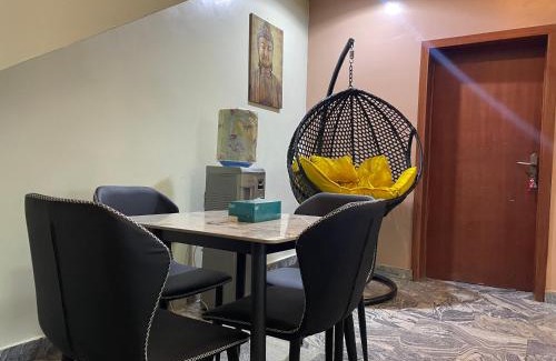 Lagos Apartment | Luxury 4 BR Apt w Parking, Hot tub, Magodo Estate