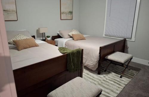 Sandtown House | Luxury 4 Large Bedrooms with 5 Beds and 3 Baths, a Quiet Street in Cascade Area