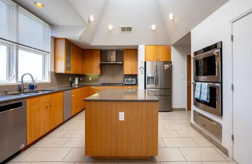 Sandia Heights South House | Luxury 4BR Retreat with Mountain views