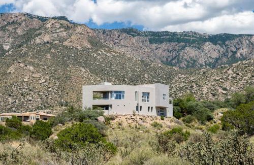 Sandia Heights South House | Luxury 4BR Retreat with Mountain views