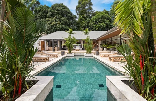 Mae Nam Villa | Luxury 5‑bed villa in Mae Nam with pool, spa, gym, cinema & garden near golf and beaches.