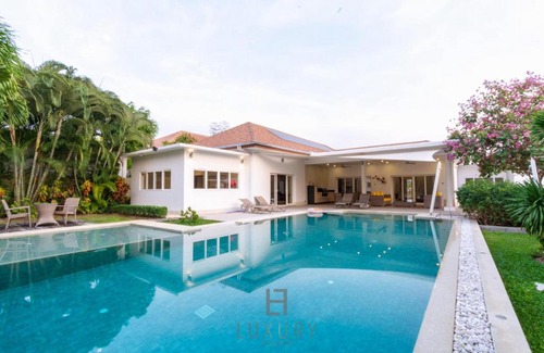 Hua Hin Villa | Luxury 5 Bedroom Pool Villa Amrahs