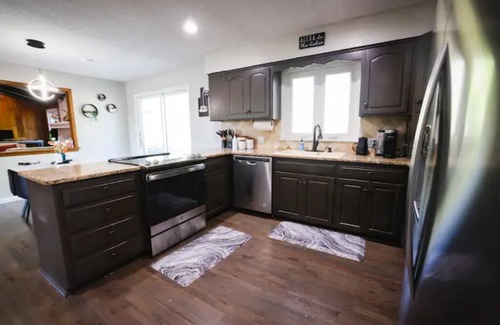 Olathe House | Luxury 5 bedroom home with Pool and 3 acers of private land.!