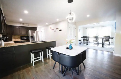 Olathe House | Luxury 5 bedroom home with Pool and 3 acers of private land.!