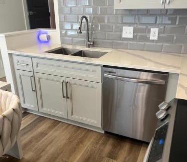 Edgewood Apartment | Luxury 5-Level Townhouse with City View