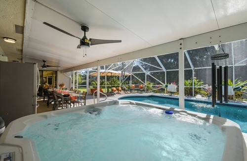 Hunt Club House | Luxury 5BR 17 Beds Retreat | Pool | Spa | Sauna | Events Allowed | Small Weddings