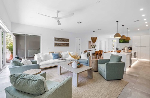 Arlington Park House | Luxury 6BR Villa w/Pool, Spa & Fire Pit