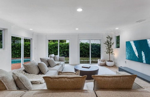 El Portal House | Luxury 6BR Villa w/Private Pool, Billiards, Volleyball & More