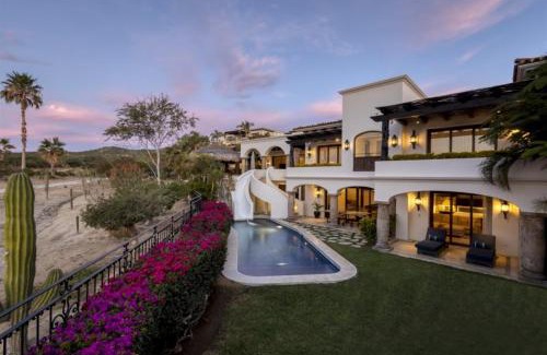 Centro Villa | Luxury 7-BD Hacienda-Style Villa with Butler & Staff