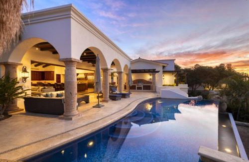 Centro Villa | Luxury 7-BD Hacienda-Style Villa with Butler & Staff