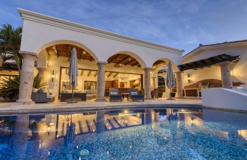 Centro Villa | Luxury 7-BD Hacienda-Style Villa with Butler & Staff