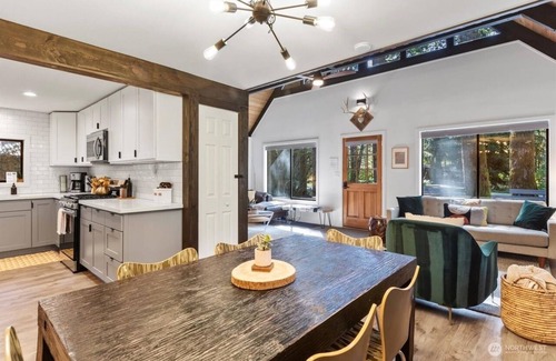 Skykomish Cabin | Luxury A-Frame with Hot Tub! 15 Mins to Stevens Pass - Misty Mt. Haus