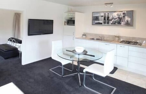 Coromandel Apartment | Luxury accommodation in central Coro Township