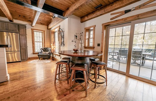Remsen House | Luxury Adirondack 14ft Water Wheel Cabin with Lake Access & HOT TUB