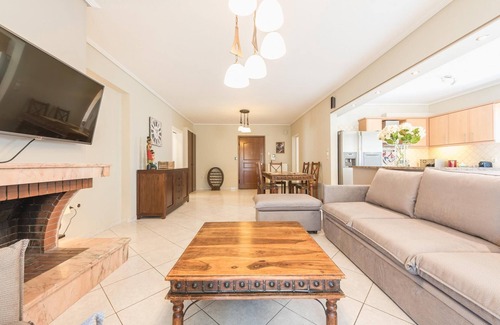 Alimos Apartment | Luxury and Spacious apt for 8 Guests New Features April 2025
