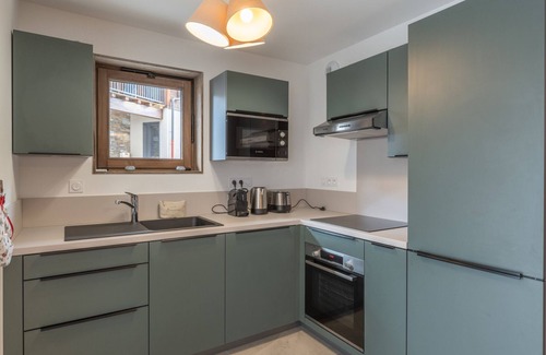 Eclose-Est Apartment | Luxury apartment, Alpe d'Huez center, 3 bedrooms, direct slope access, parking included