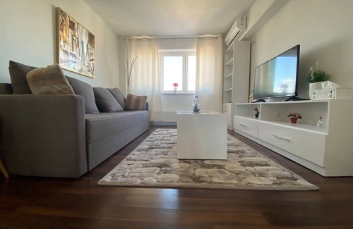 Arad Condo | Luxury apartment intimate area