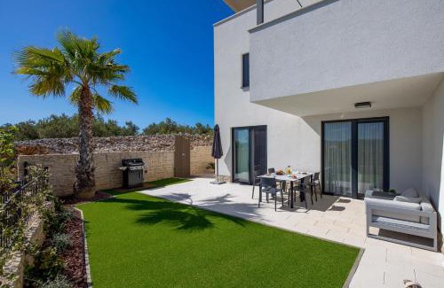 Susica Apartment | Luxury apartment La Mer with private pool and garden