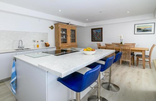 Newquay City Centre Apartment | Luxury Apartment very close to Tolcarne Beach