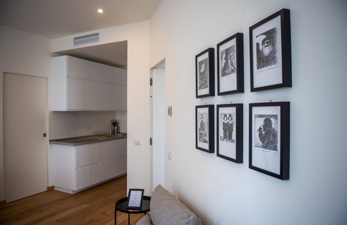 Como City Centre Apartment | Luxury Apartment With Balcony