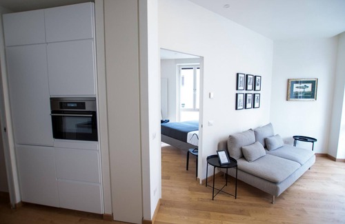 Como City Centre Apartment | Luxury Apartment With Balcony