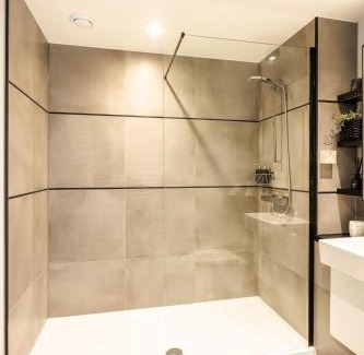 Lansbury Apartment | Luxury Apt Near Canary Wharf with Stunning Views