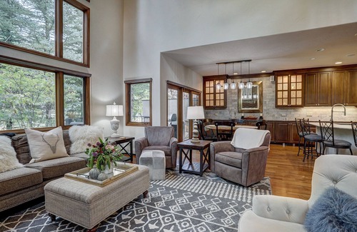 Edwards House | Luxury Arrowhead - Walk To Lifts! Private Entrance 4 Bedroom Home
