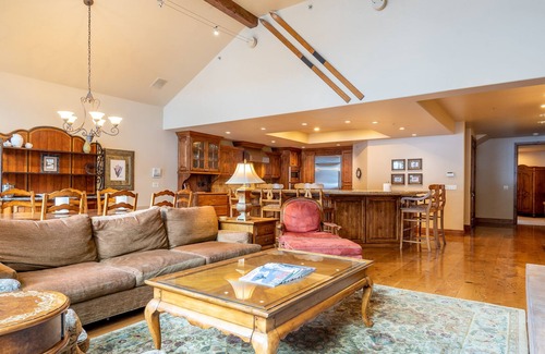 Warm Springs House | Luxury at the Base of Bald Mt - Walk to Lifts!