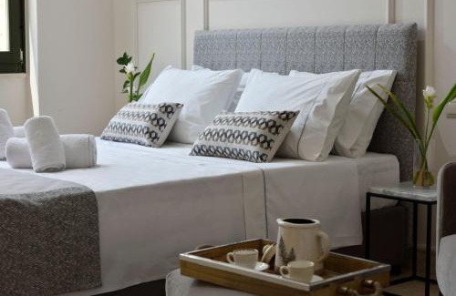 Thissio Villa | Luxury Athens Villa 2 Bedrooms Villa Yamamoto Thissio View Platia Agion Asomaton