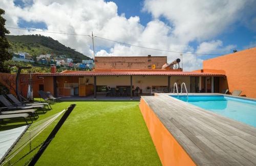 Arucas Villa | Luxury Banana Haven Villa with pool by CanaryScape