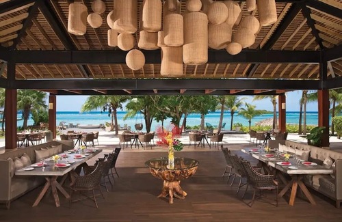 Montego Bay Resort | Luxury Beachfront All Inclusive Resort Jamaica Swim Out Tropical View