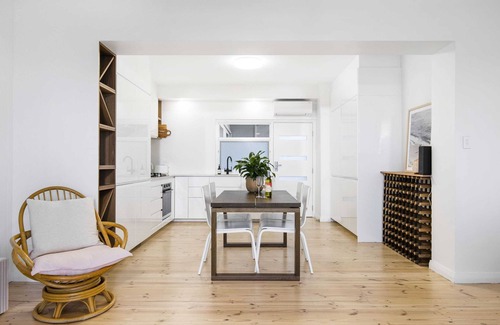 Henley Beach Apartment | Luxury Beachfront Retreat | Henley Beach Esplanade