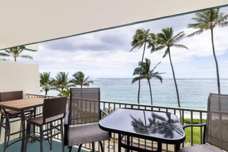 Punaluu House | Luxury Beachfront Condo